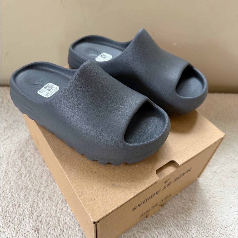Youth Yeezy Slide Sandals size 2